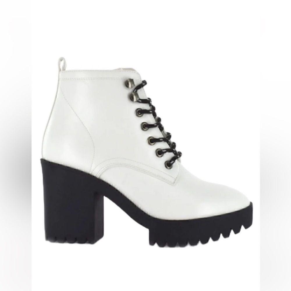 Seven7 White Ankle Boots(Size 8)